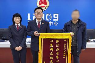 王上源与裁判发生争执被罚下，吴少聪踢到对手头部被罚下